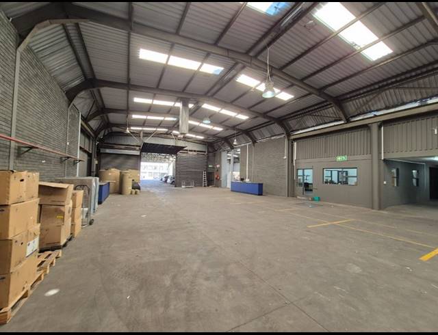 2,200M² WAREHOUSE FOR SALE IN BEACONVALE